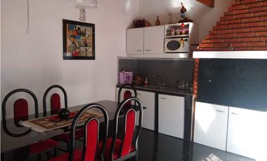 Importante Chalet Seis Ambientes