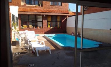 Importante Chalet Seis Ambientes