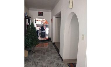 Importante Chalet Seis Ambientes