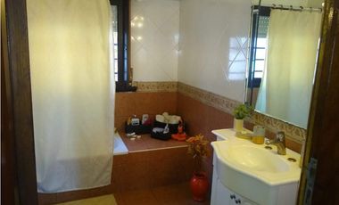 Importante Chalet Seis Ambientes