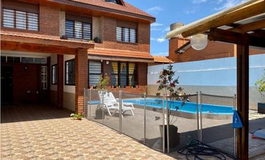 Importante Chalet Seis Ambientes