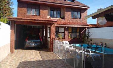 Importante Chalet Seis Ambientes