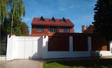 Importante Chalet Seis Ambientes