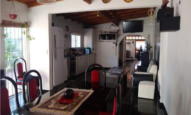Importante Chalet Seis Ambientes