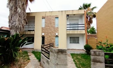 Dúplex en venta de 2 dormitorios c/ cochera en Luis Guillón