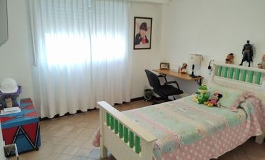 Departamento 4 ambientes con dependencia y cochera