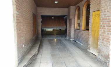 Departamento 4 ambientes con dependencia y cochera