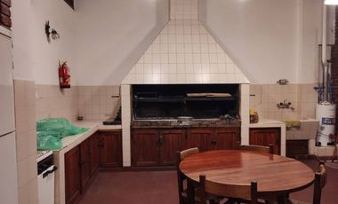 Departamento 4 ambientes con dependencia y cochera