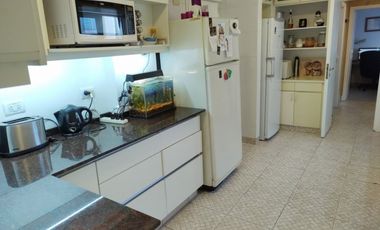 Departamento 4 ambientes con dependencia y cochera
