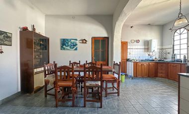 Departamento tipo casa en venta en Lanus Oeste