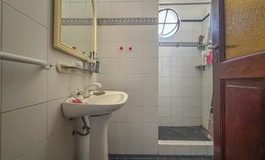 Departamento tipo casa en venta en Lanus Oeste
