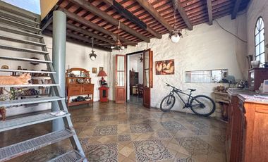 Departamento tipo casa en venta en Lanus Oeste