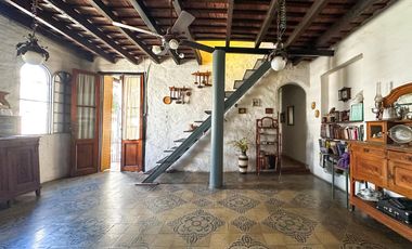 Departamento tipo casa en venta en Lanus Oeste