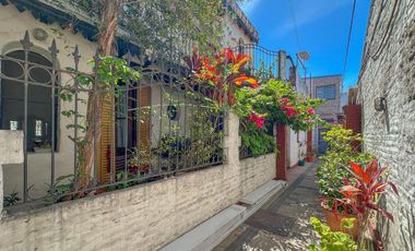 Departamento tipo casa en venta en Lanus Oeste