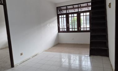 Disewakan Rumah Di Bintaro Sektor 3 Lokasi Strategis