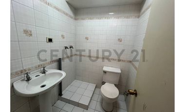 Se arrienda amplio departamento  Barrio Brasil