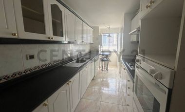 Se arrienda amplio departamento  Barrio Brasil