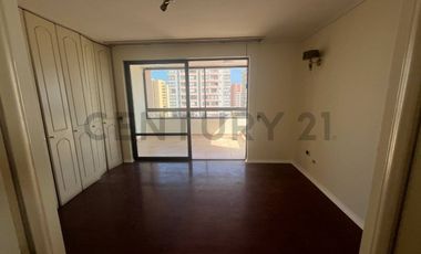 Se arrienda amplio departamento  Barrio Brasil