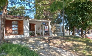 EN VENTA! AMPLIA PROPIEDAD SOBRE AVENIDA!