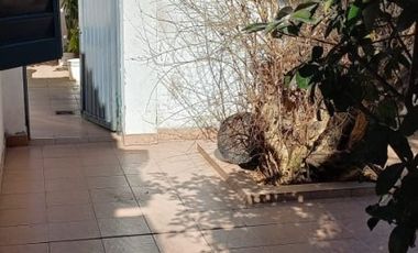 EN VENTA! AMPLIA PROPIEDAD SOBRE AVENIDA!