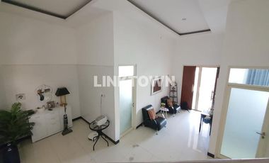 Hot Surabaya Timur Rumah 2.5 Lantai di Wiguna Timur Regency