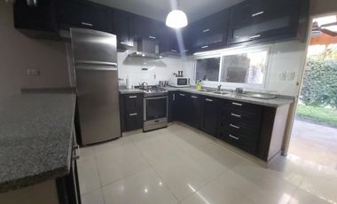 IMPECABLE DUPLEX . 2 EN EL LOTE DE 10 X 20. 4 AMBIENTES CALLE DE LOS DERECHOS HUMANOS, VILLA SARMIENTO.P.B. COCHERA CON ACCESO AUTOMATIZADO, . SUSANA 