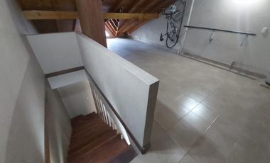IMPECABLE DUPLEX . 2 EN EL LOTE DE 10 X 20. 4 AMBIENTES CALLE DE LOS DERECHOS HUMANOS, VILLA SARMIENTO.P.B. COCHERA CON ACCESO AUTOMATIZADO, . SUSANA 