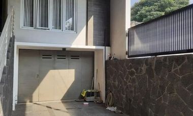Dijual MURAH Bangunan Split Level Di Mainroad Sukahaji