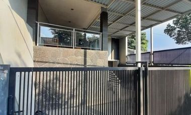 Dijual MURAH Bangunan Split Level Di Mainroad Sukahaji