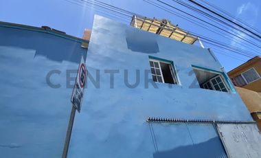 Se vende casa de tres pisos con vista al mar en Antofagasta
