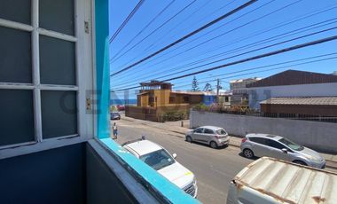 Se vende casa de tres pisos con vista al mar en Antofagasta