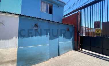 Se vende casa de tres pisos con vista al mar en Antofagasta