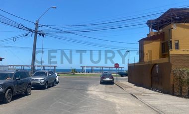 Se vende casa de tres pisos con vista al mar en Antofagasta