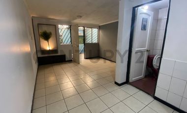 Se vende casa de tres pisos con vista al mar en Antofagasta