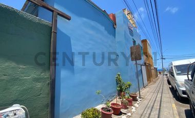 Se vende casa de tres pisos con vista al mar en Antofagasta