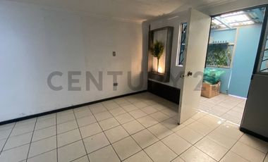 Se vende casa de tres pisos con vista al mar en Antofagasta