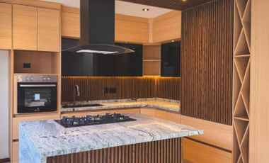 Casa de 4 recamaras con una habitacion en planta baja en San Angel V