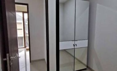 Rumah siap huni Pantai Mentari Listrik 3300 watt Strategis