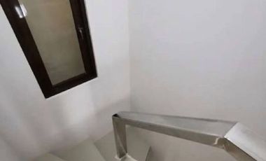 Rumah siap huni Pantai Mentari Listrik 3300 watt Strategis