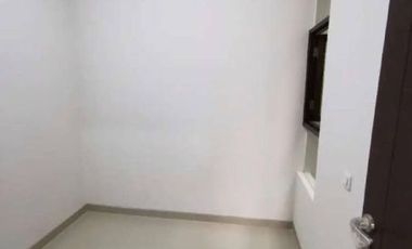 Rumah siap huni Pantai Mentari Listrik 3300 watt Strategis