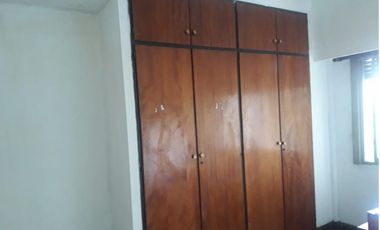 SE ACEPTA PERMUTA HASTA EL 50 - ESCUCHAMOS PROPUESTAS INMEJORABLE UBICACIÓN SEMI PISO CON GARAGE