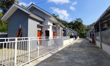 RUMAH CANTIK HARGA MURAH DENGAN TANAH LUAS DI SLEMAN
