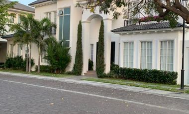 VENTA DE CASA EN PUERTO MOCOLI