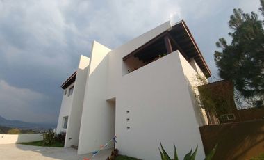 Residencia estilo Neo Mexicano de Autor en el Fracc. Vista Real y Country Club