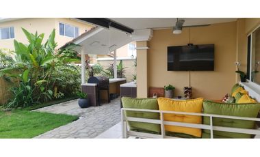 Venta de casa en Brisas del Golf, Ph Villa Alta