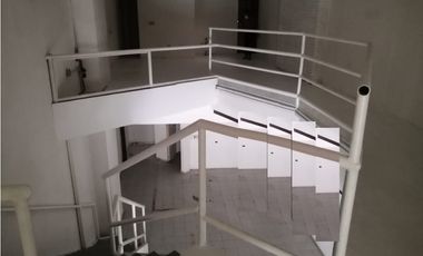 Se Alquila Local Comercial Planta Baja, Mezanine,12 de Octubre