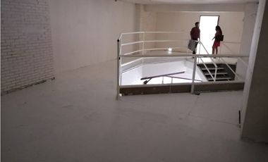 Se Alquila Local Comercial Planta Baja, Mezanine,12 de Octubre