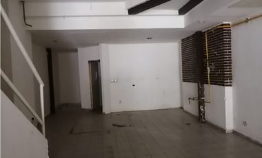 Se Alquila Local Comercial Planta Baja, Mezanine,12 de Octubre