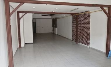 Se Alquila Local Comercial Planta Baja, Mezanine,12 de Octubre