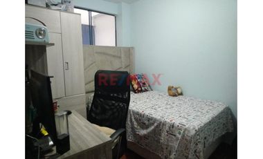 Se Vende Casa De 3 Pisos + Azotea En Cercado De Lima